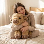 -50 % · OFFRE LIMITÉE · CozyHug™ · Peluche lestée vache Highland