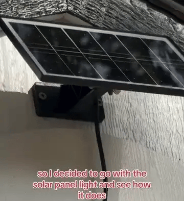 50 % DE REMISE TEMPORAIRE  GlowMotion™ - Lampe solaire à 224 LED
