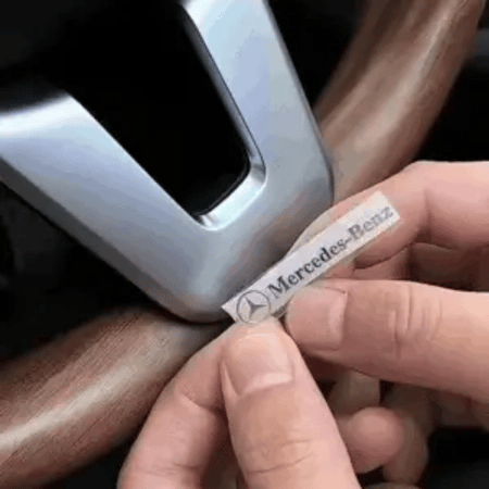 4+4 OFFERT · AUJOURD'HUI · CarBadge™ · Ne ratez pas votre voiture !