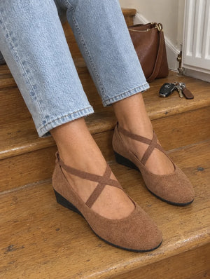 Photo cliente : ballerines Avela camel dans l'escalier