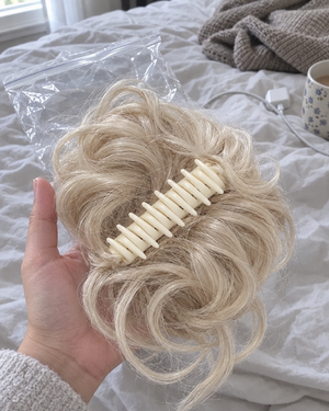 Photo cliente : chignon blond platine Clip'nBun à la réception