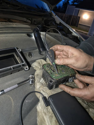 Photo client : sonde CircuitSense™ sur une carte d'ordinateur portable