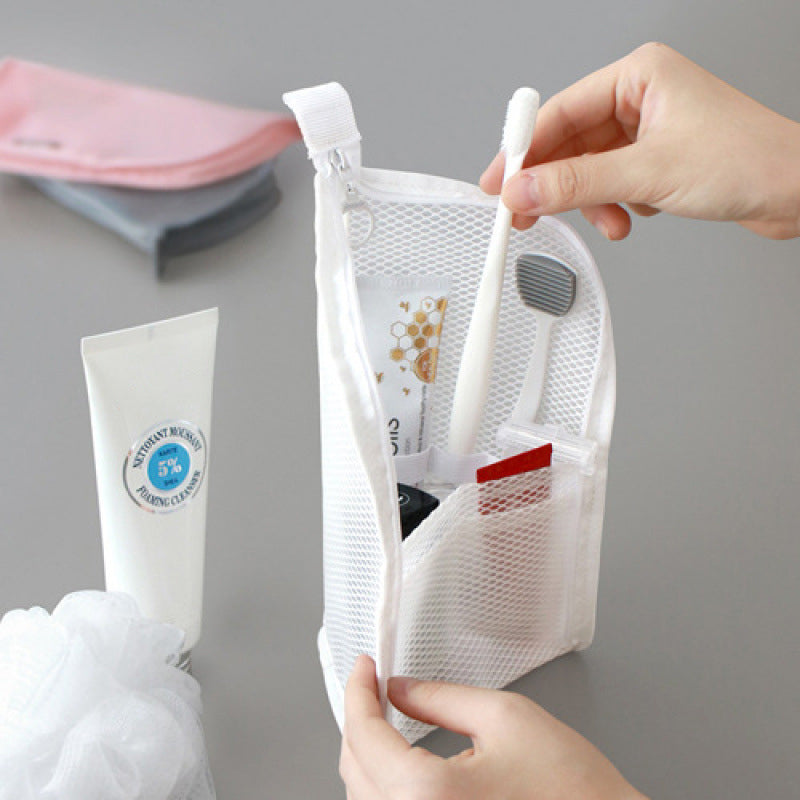 1 + 2 OFFERT · AUJOURD'HUI · TravelPouch™ · Elle tient debout, tout est visible !
