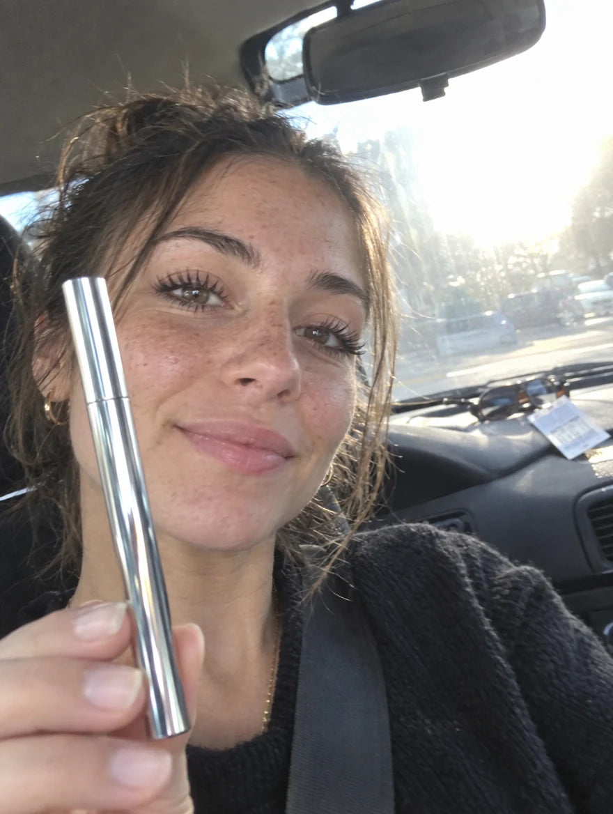 Photo cliente : selfie en voiture avec le mascara LashLift