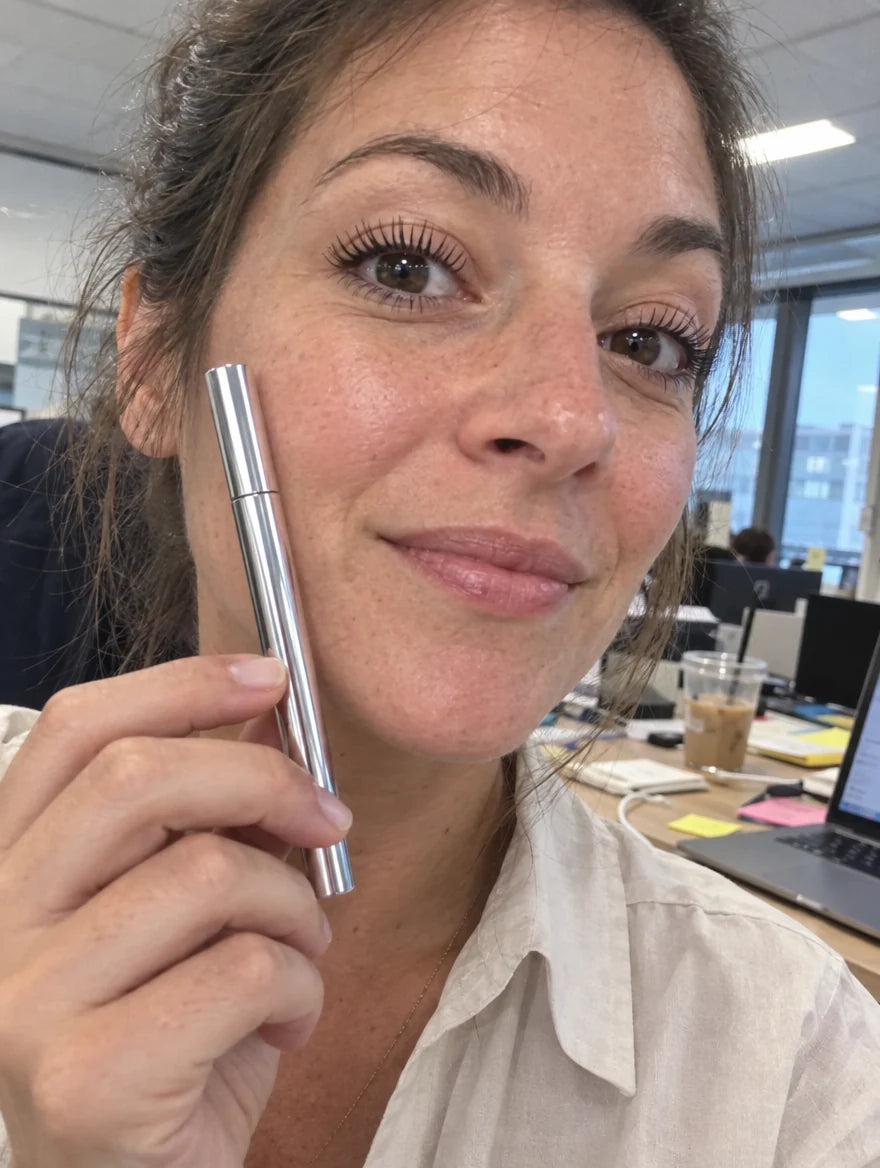 Photo cliente : au bureau à 18 h avec le mascara LashLift, cils intacts