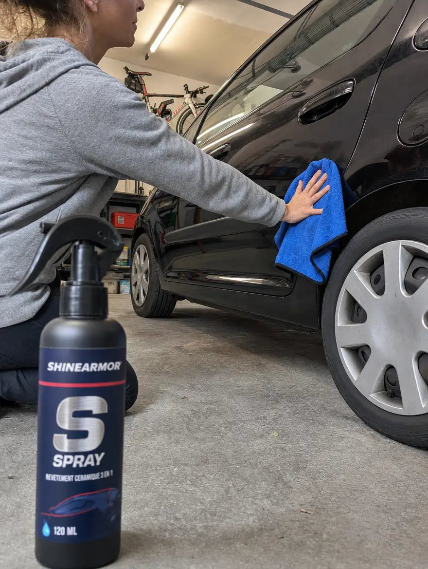 Photo cliente : application du ShineArmor sur une voiture noire dans un garage